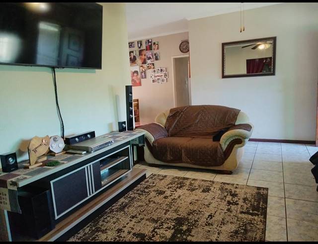 3 BEDROOM HOUSE FOR SALE IN RHODESFIELD